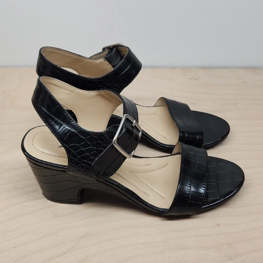 Andrew Geller Burbank Black Crocodile Sandals Platforms Buckle Women's Sz 8 1/2M